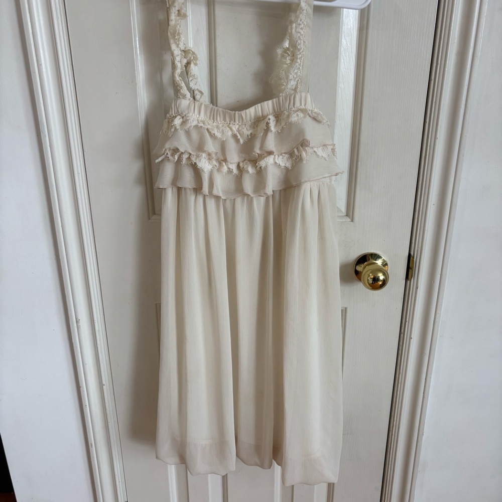 Fem Bubble lace dress - so pretty - accepting offers